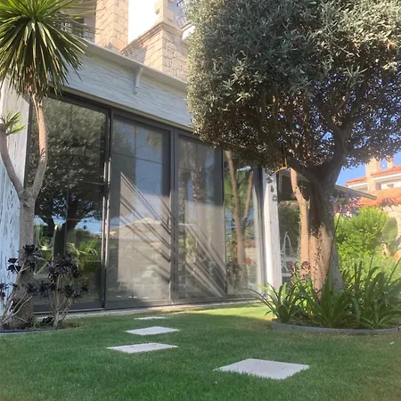 فندق Yuga ألاتشاتي