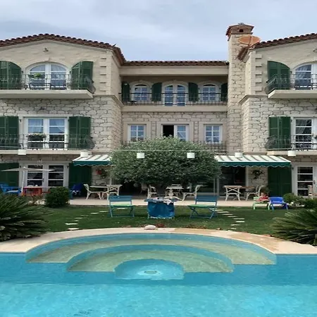 尤加阿拉卡提酒店 2*