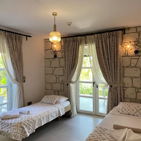 尤加阿拉卡提酒店 2*