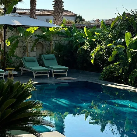 Yuga Hotel 2*